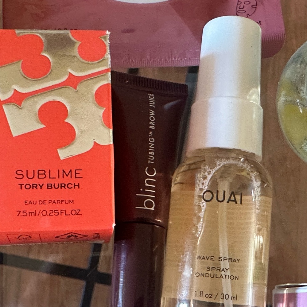 Makeup Set with Pink and Gold Accents - Picture 9 of 16